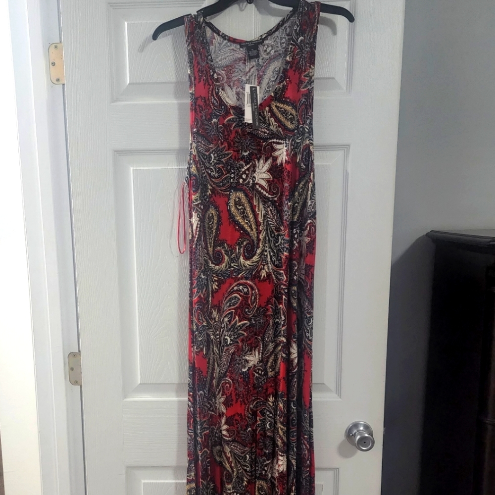 NEW, Still tagged maxi dress, by Chelsea & Theodore.  Size XL. Red & black